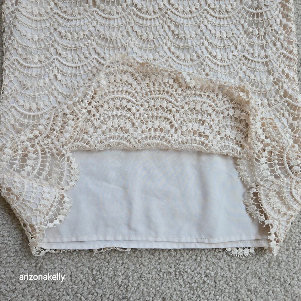 Banana Republic Scalloped Lace Top - Picture 4 of 8